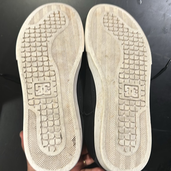 Nice skater shoes. Barely used. - Picture 4 of 4